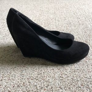 Black wedge heel